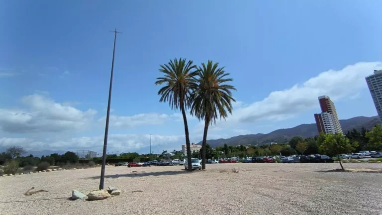 Falta de Iluminación y Seguridad en los Aparcamientos Disuasorios del Rincón de Loix en Benidorm: El PSOE Exige Soluciones Urgentes