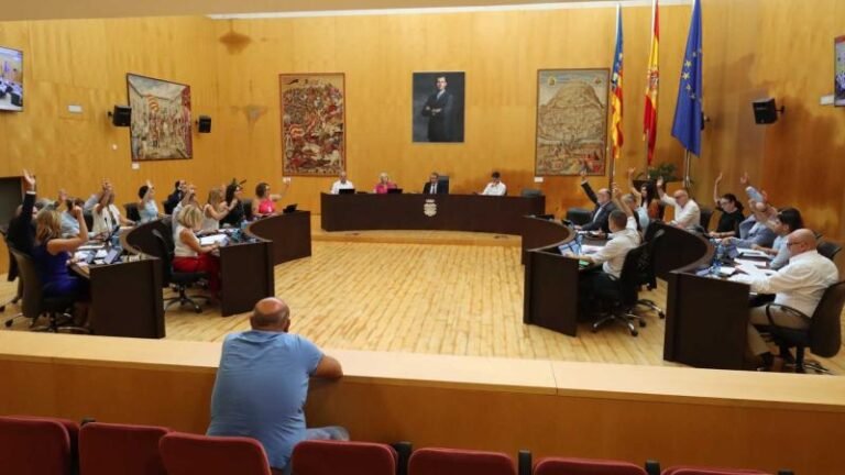 El Pleno Municipal de Benidorm Avanza en la Regulación de la Zona de Bajas Emisiones y la Liquidación del Contrato del Aparcamiento de l’Aigüera