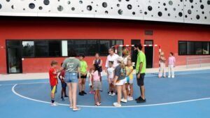 Benidorm Inaugura la Primera ‘Escuela de Septiembre’ para Facilitar la Conciliación Familiar