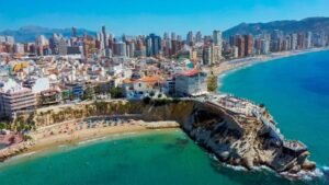 Benidorm: La ciudad que lidera la recepción de fondos para municipios turísticos en la Comunitat Valenciana