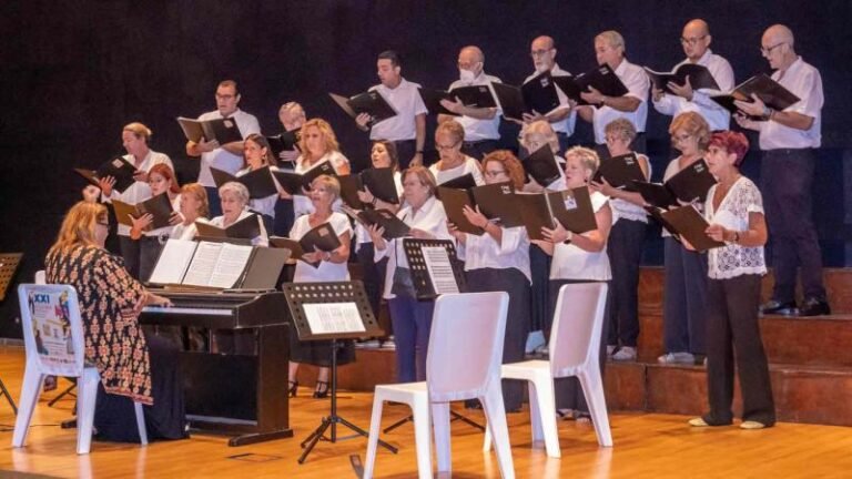 Concierto de la Coral de la Unión Musical y del Orfeó de Dénia en Benidorm: Un encuentro cultural inolvidable