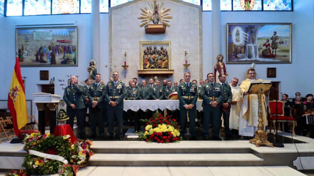 Benidorm celebra la Fiesta Nacional arropando a la Guardia Civil en honor a la Virgen del Pilar