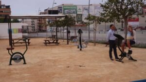 Benidorm continúa con la actualización de elementos biosaludables en los parques de la ciudad