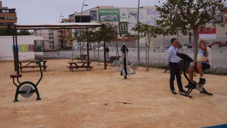 Benidorm continúa con la actualización de elementos biosaludables en los parques de la ciudad