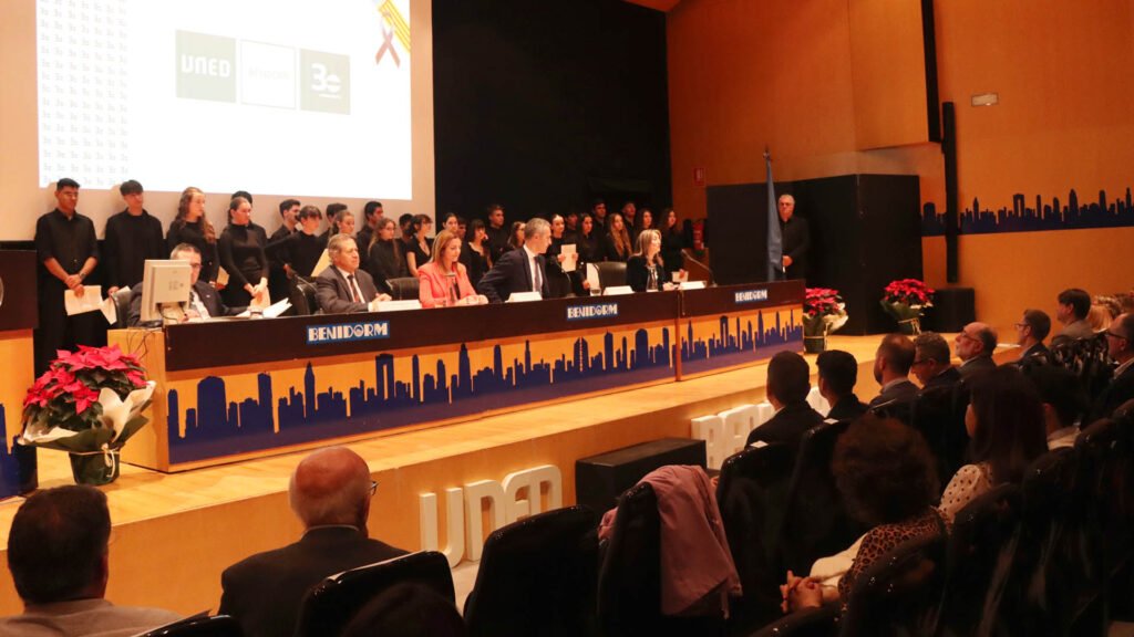 Benidorm celebra el 30 aniversario de la sede de la UNED con la apertura del curso 2024-2025