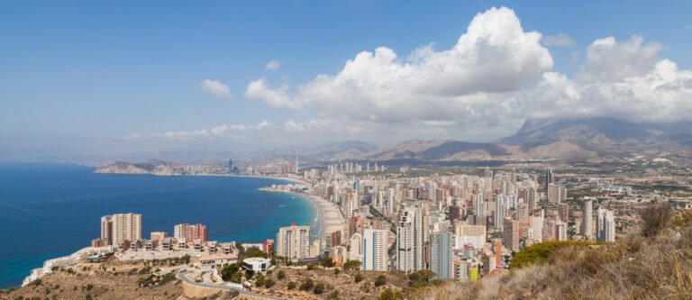 Política en Benidorm: guía local con actualidad, servicios y claves para lectores