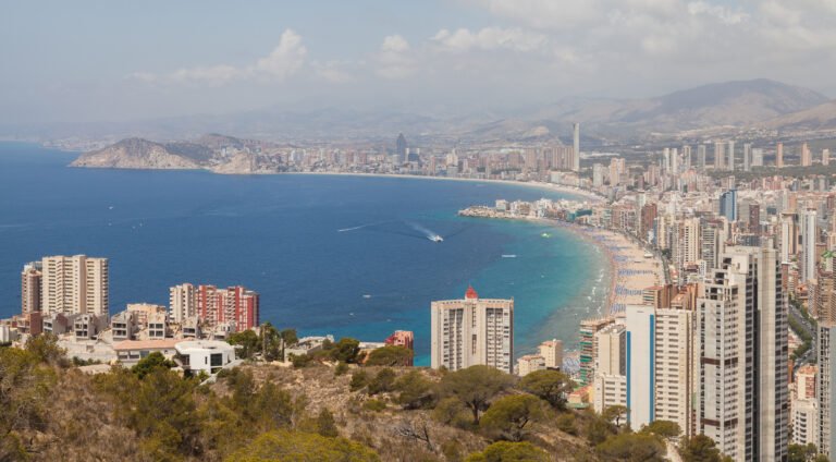 La Cala: guía local de Benidorm con actualidad, servicios y contexto del municipio