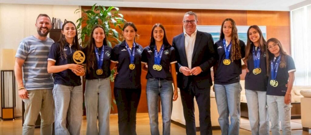 Benidorm reconoce al PS Water tras proclamarse mejor club nacional de Segunda División