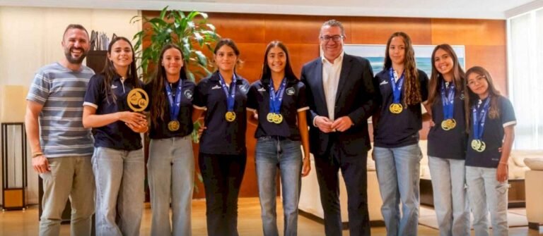 Benidorm reconoce al PS Water tras proclamarse mejor club nacional de Segunda División