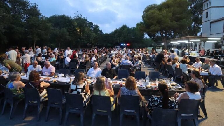 Más de 350 personas respaldan el Sopar d’Estiu del Roser en la Ermita de Sanz