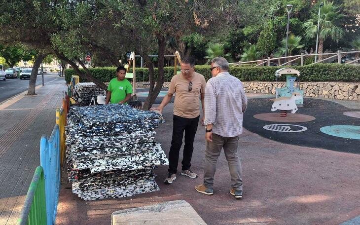 Benidorm renueva el pavimento de cuatro parques infantiles para reforzar la seguridad de los menores