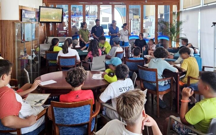 Jóvenes regatistas de Benidorm aprenden a proteger el patrimonio marino de Serra Gelada